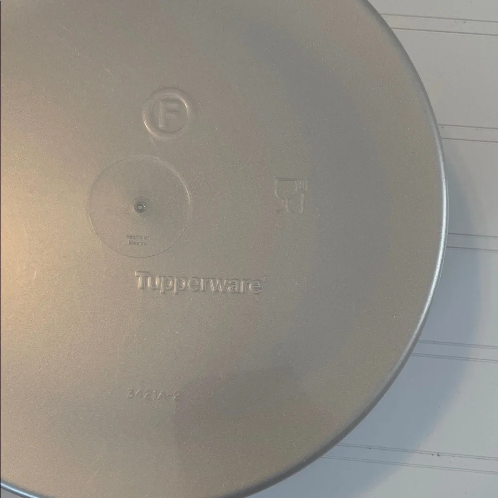 Tupperware stylish red
